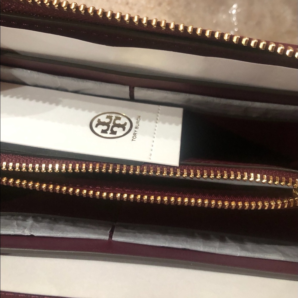 Tory Burch Kira wallet in Imperial Garnet - Picture 7 of 9